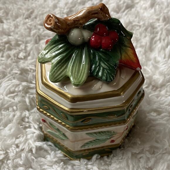 Fitz and Floyd Classics 2004 Winter Wonderland Ceramic Lidded Box - Picture 3 of 10
